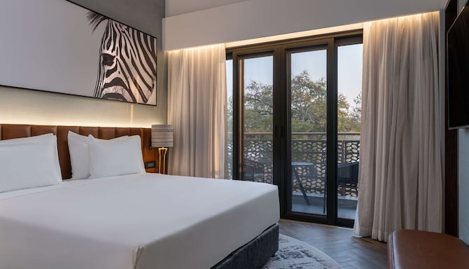 Radisson Blu Mosi-oa-Tunya Livingstone Resort-oa-Tunya Livingstone Resort - Villa Suite with terrace & Zimbabwe River view