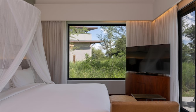 Radisson Blu Mosi-oa-Tunya Livingstone Resort - Villa Family Suite- River Facing