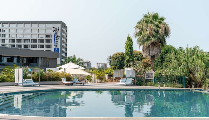 Radisson Blu Okoume Palace Hotel, Libreville - Pool
