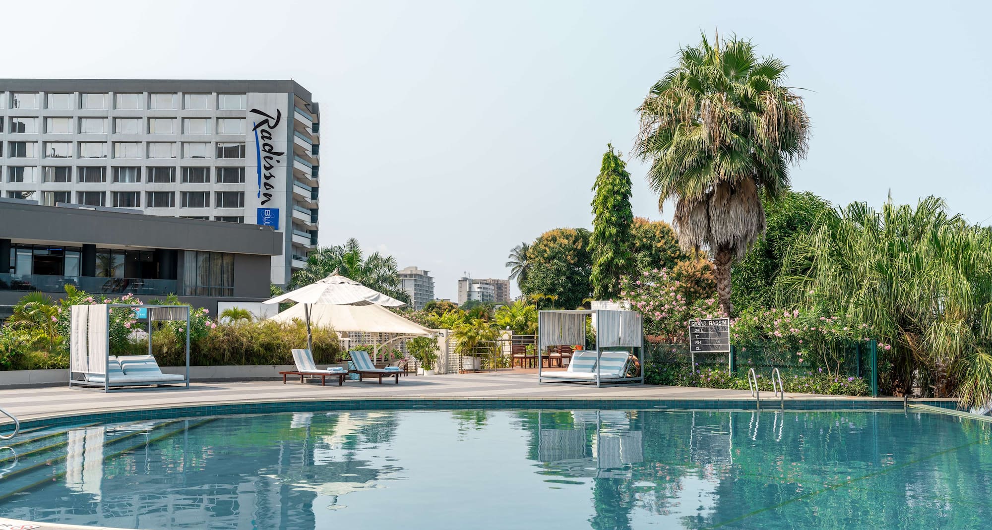 Radisson Blu Okoume Palace Hotel, Libreville - Pool
