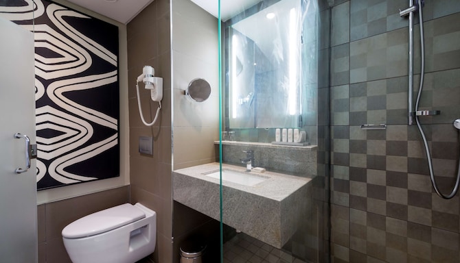 Radisson Blu Okoume Palace Hotel, Libreville - Standard Room Bathroom