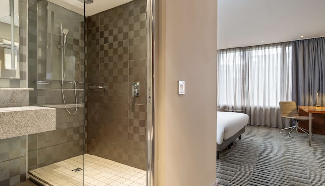 Radisson Blu Okoume Palace Hotel, Libreville - Superior Room bathroom