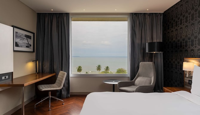 Radisson Blu Okoume Palace Hotel, Libreville - Executive Room with lounge access Sea View
