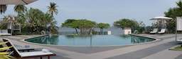 Radisson Blu Okoume Palace Hotel, Libreville - Pool