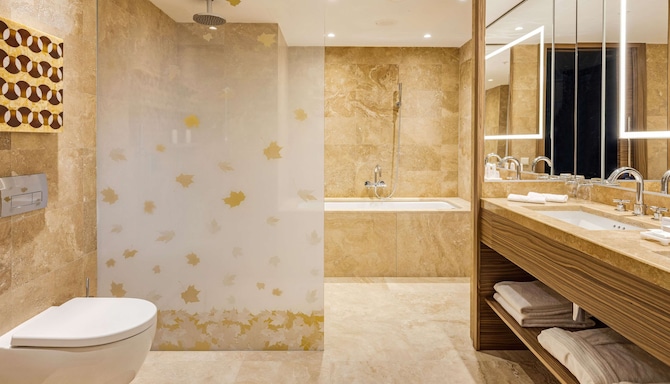 Radisson Blu Olympiyskiy Hotel, Moscow - Suite bathroom