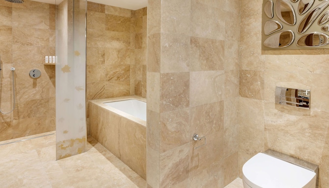 Radisson Blu Olympiyskiy Hotel, Moscow - Presidential Suite bathroom