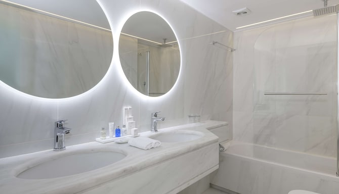 Radisson Blu Park Hotel, Athens - 客房浴室