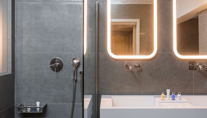 Radisson Blu Park Hotel, Athens - 套房浴室