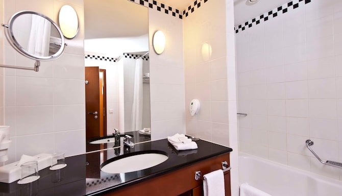 Radisson Blu Park Hotel & Conference Centre, Dresden Radebeul - Bad im Gästezimmer