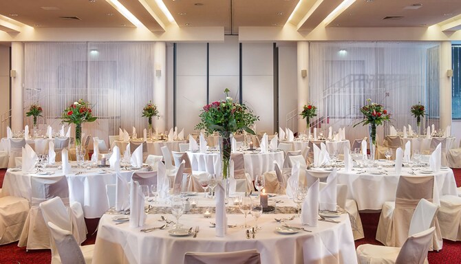 Radisson Blu Park Hotel and Conference Centre, Dresden Radebeul - Banquet Tables