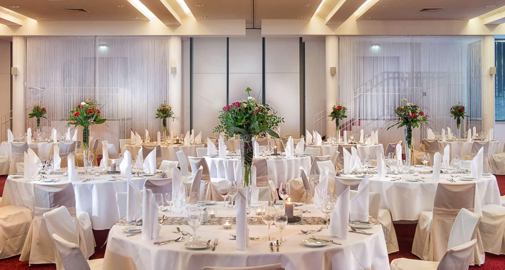 Radisson Blu Park Hotel  Conference Centre, Dresden Radebeul — stoliki bankietowe