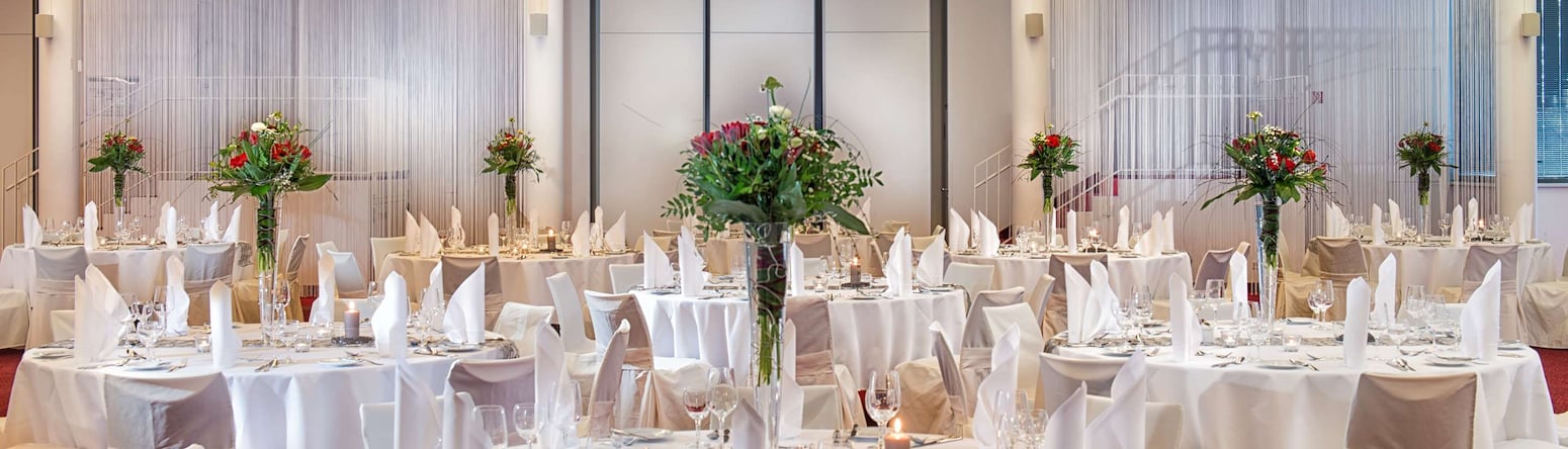Radisson Blu Park Hotel and Conference Centre, Dresden Radebeul - Banquet Tables