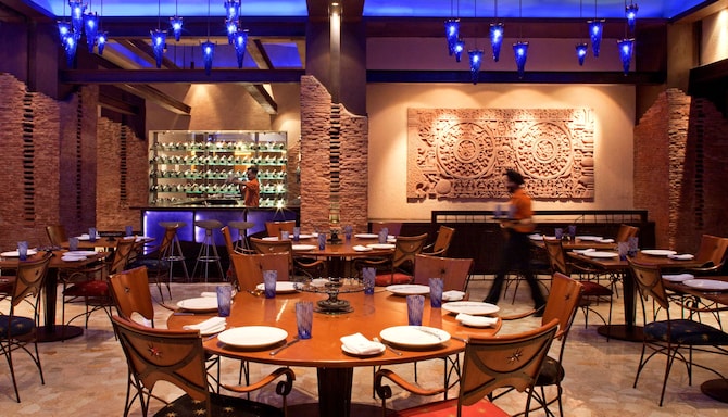 Radisson Blu Plaza Delhi Airport - Restaurant