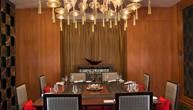 Radisson Blu Plaza Delhi Airport - Restaurant