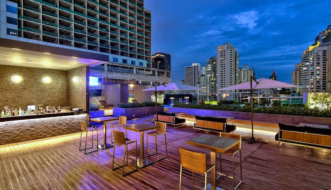 Radisson Blu Plaza Bangkok - Bar ESC