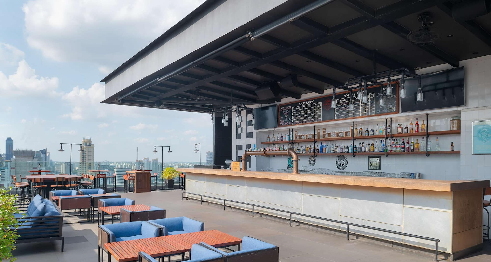 Radisson Blu Plaza Hotel, Bangkok - Brewski Rooftop