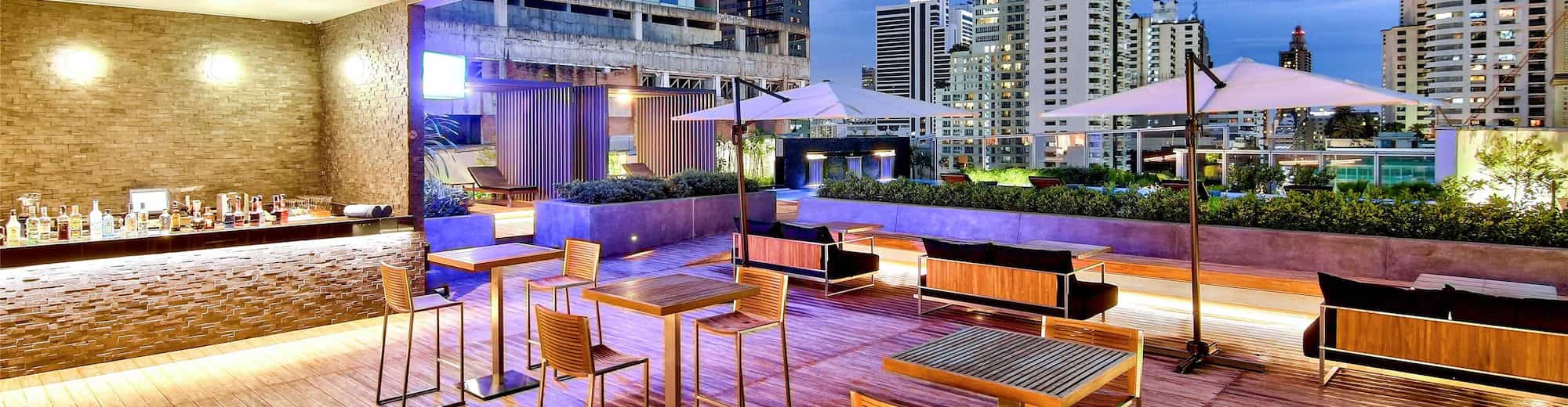 Radisson Blu Plaza Hotel, Bangkok - Bar esc