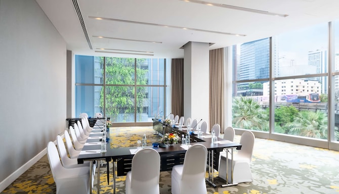 Radisson Blu Plaza Hotel, Bangkok - The Gallery - U Shape