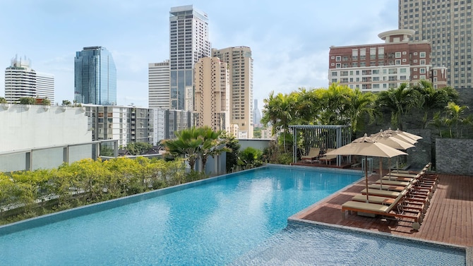 Radisson Blu Plaza Hotel, Bangkok - Swimming Pool