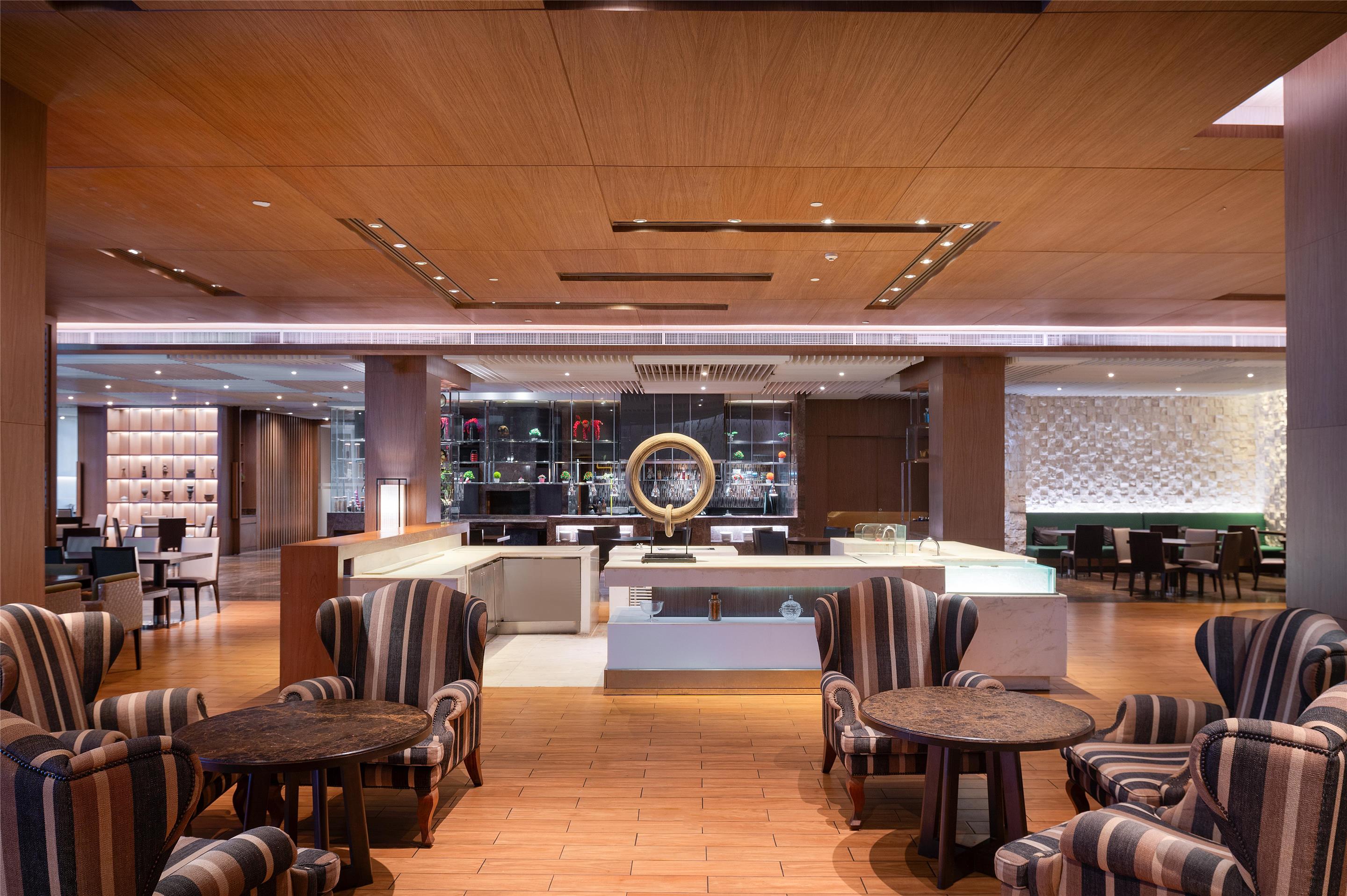 Radisson Blu Plaza Hotel, Bangkok - Bites