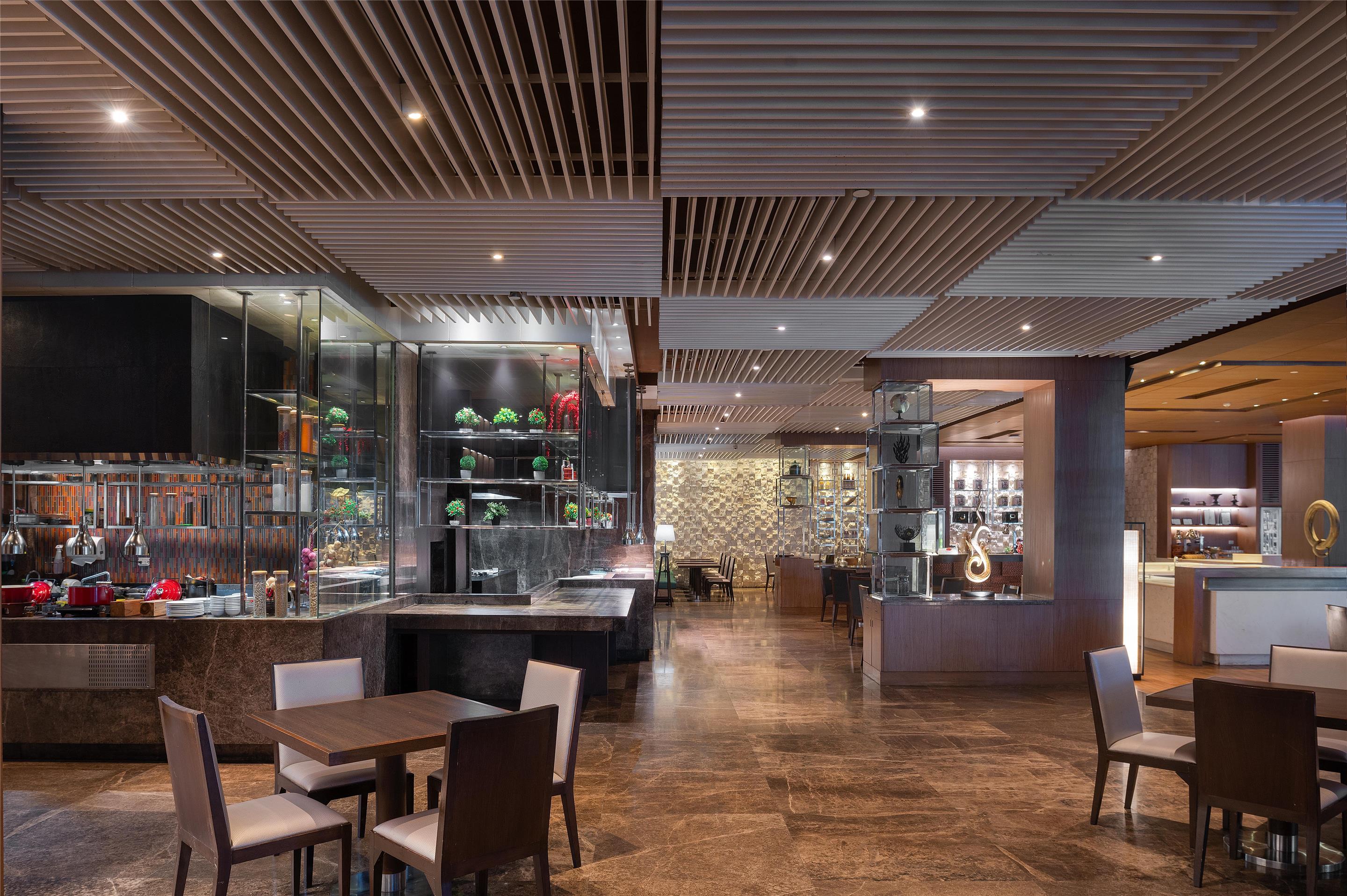 Radisson Blu Plaza Hotel, Bangkok - Bites