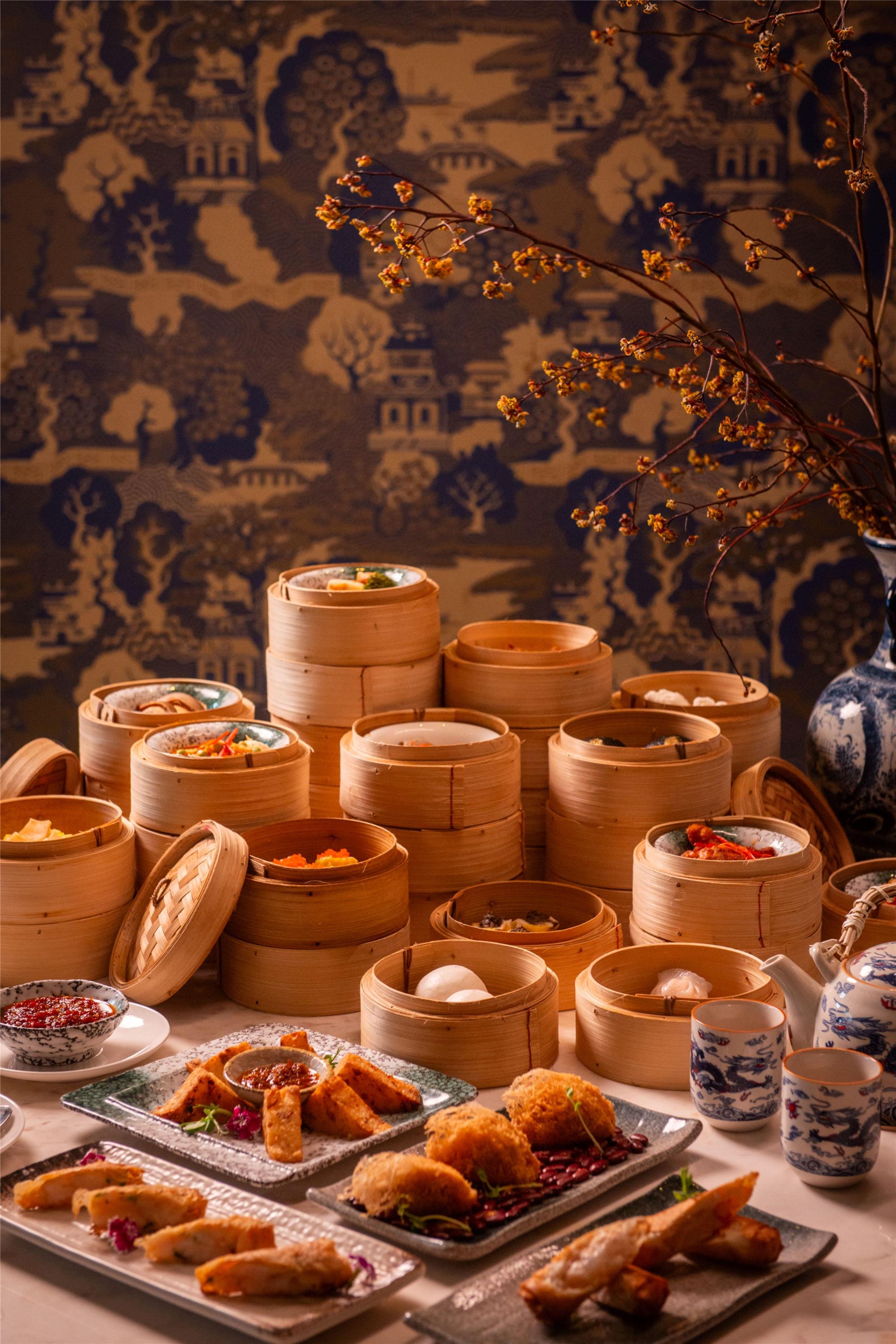 Radisson Blu Plaza Hotel, Bangkok - China Table