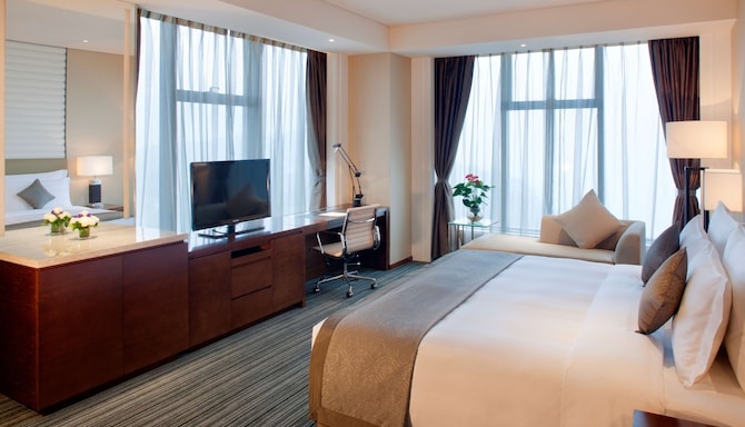 Radisson Blu Plaza Hotel, Chongqing - Executive Room