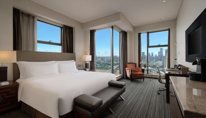 Radisson Blu Plaza Hotel, Chongqing - Executive Room