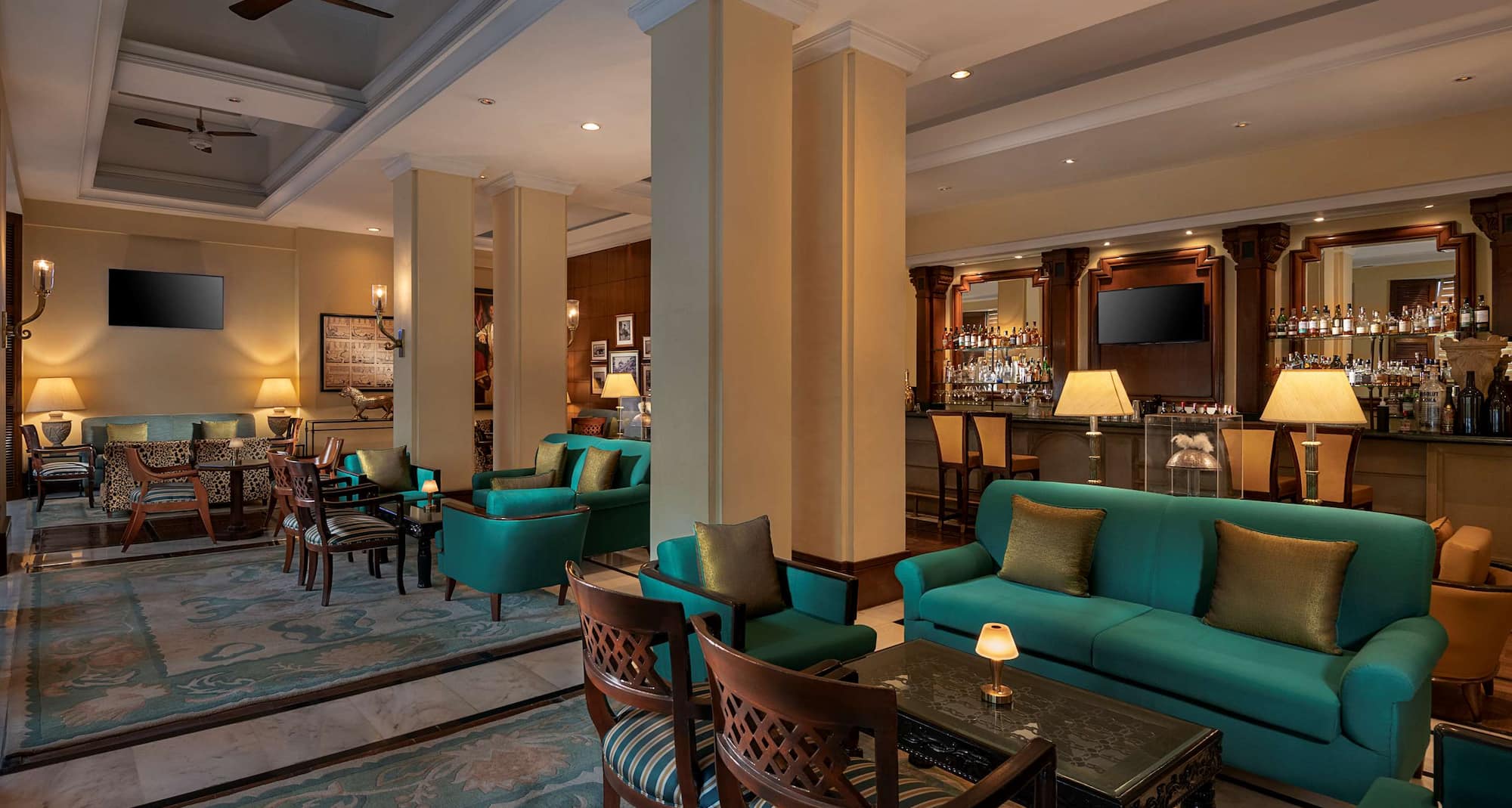 Radisson Blu Plaza Hotel, Delhi Airport - Savannah Bar