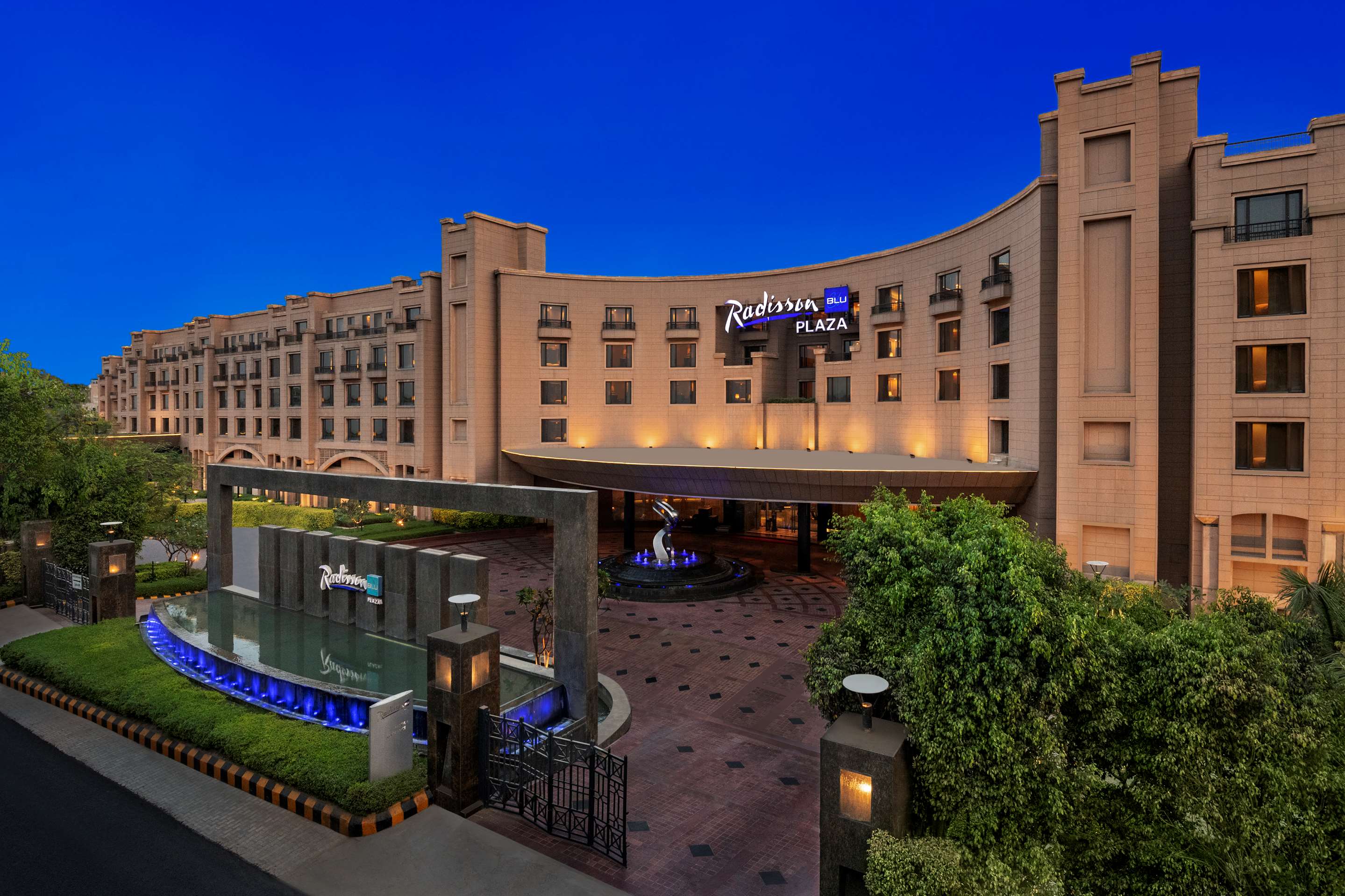 Book Hotels Near The Delhi Airport | Radisson Blu