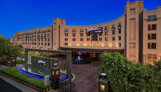 Radisson Blu Plaza Hotel, Delhi Airport - 外景