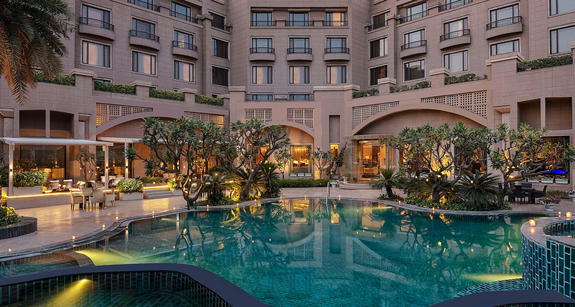 Radisson Blu Plaza Hotel, Delhi Airport - Exterior Pool