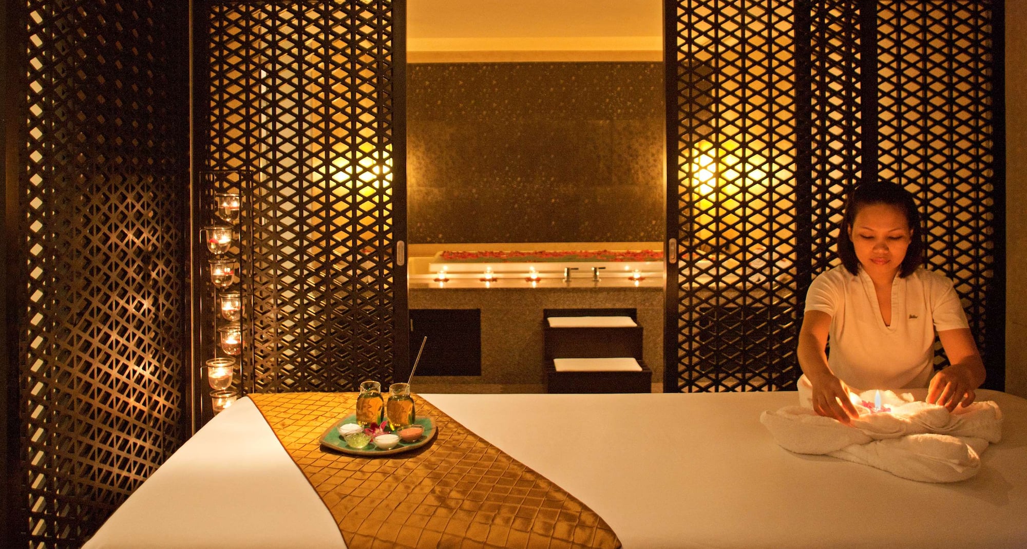 Radisson Blu Plaza Hotel, Delhi Airport - R THE SPA ORCHID SUITE