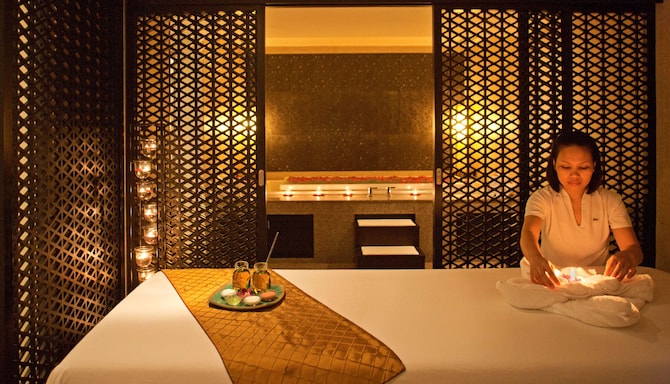 Radisson Blu Plaza Hotel, Delhi Airport - R THE SPA ORCHID SUITE