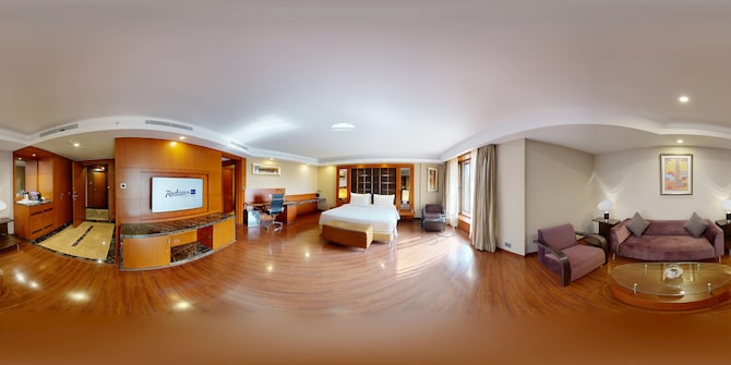 Radisson Blu Plaza Hotel, Delhi Airport - Junior Suite