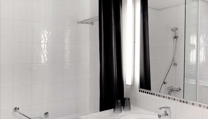 Radisson Blu Plaza Hotel, Helsinki - Guest room bathroom