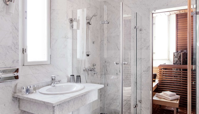 Radisson Blu Plaza Hotel, Helsinki - Plaza Suite bathroom & sauna