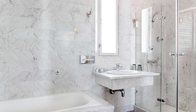 Radisson Blu Plaza Hotel, Helsinki - Plaza Suite bathroom & sauna