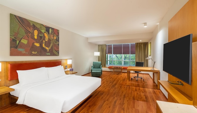Radisson Blu Plaza Hotel, Hyderabad Banjara Hills - Superior Room