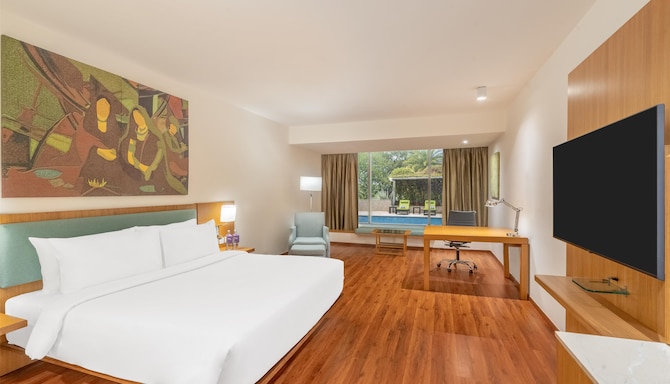 Radisson Blu Plaza Hotel, Hyderabad Banjara Hills - Deluxe Class Room
