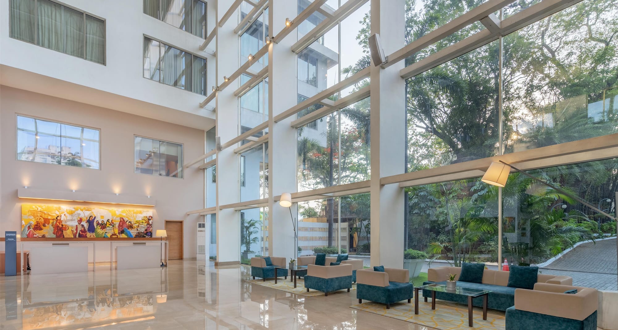 Radisson Blu Plaza Hotel, Hyderabad Banjara Hills - Lobby