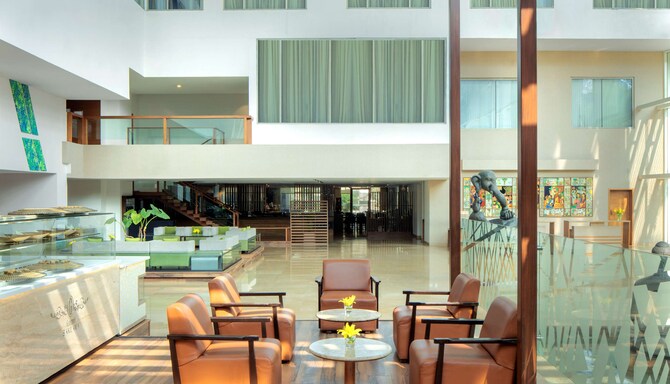 Radisson Blu Plaza Hotel Hyderabad Banjara Hills - Lobby