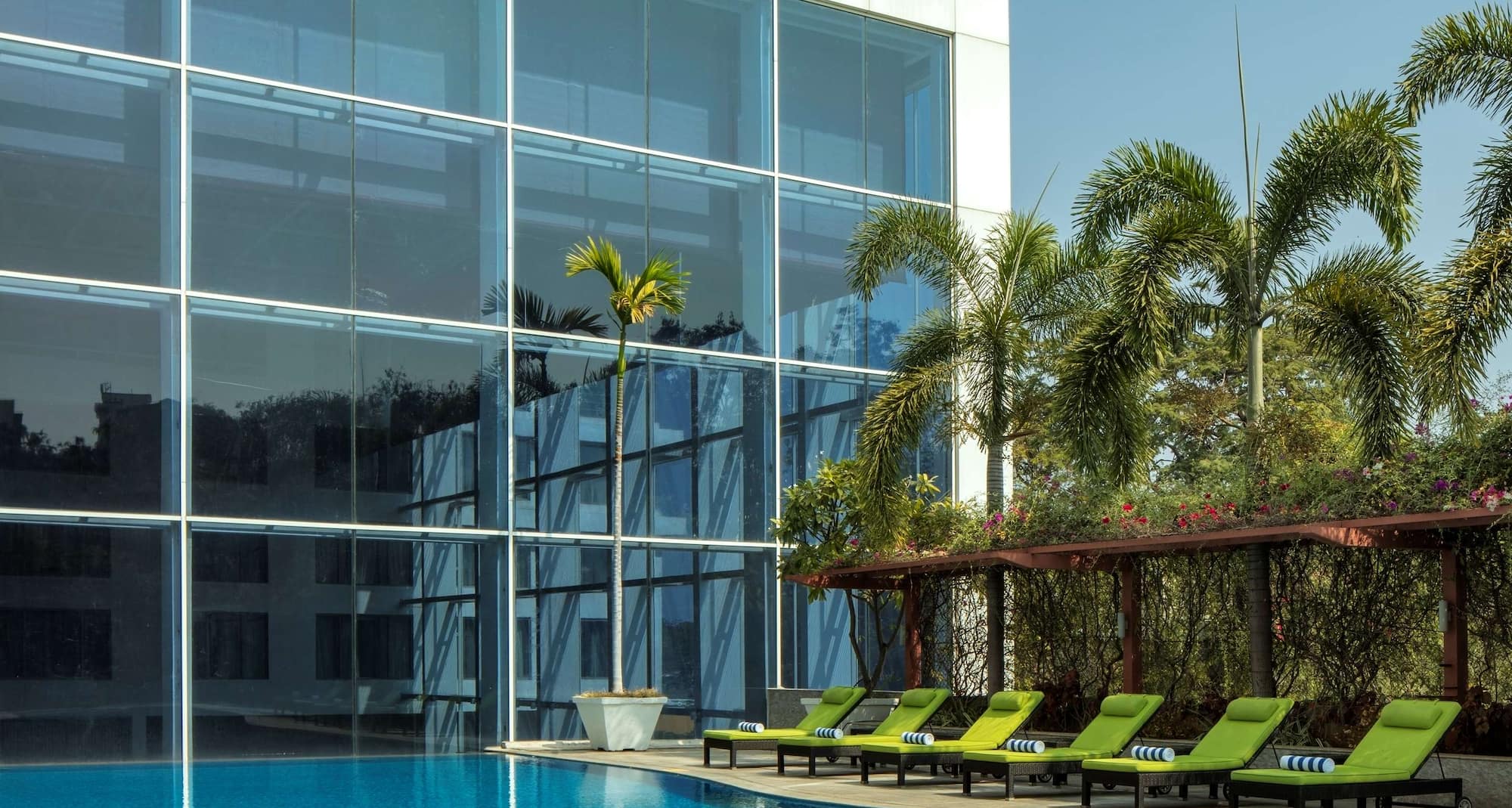 Radisson Blu Plaza Hotel, Hyderabad Banjara Hills - Pool