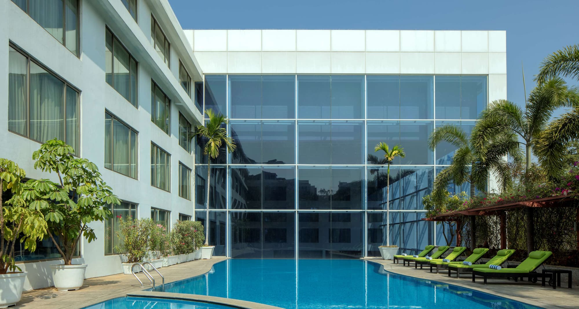 Radisson Blu Plaza Hotel, Hyderabad Banjara Hills - Pool