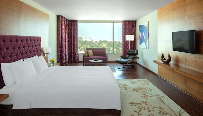 Radisson Blu Plaza Hotel, Hyderabad Banjara Hills - Presidential Suite