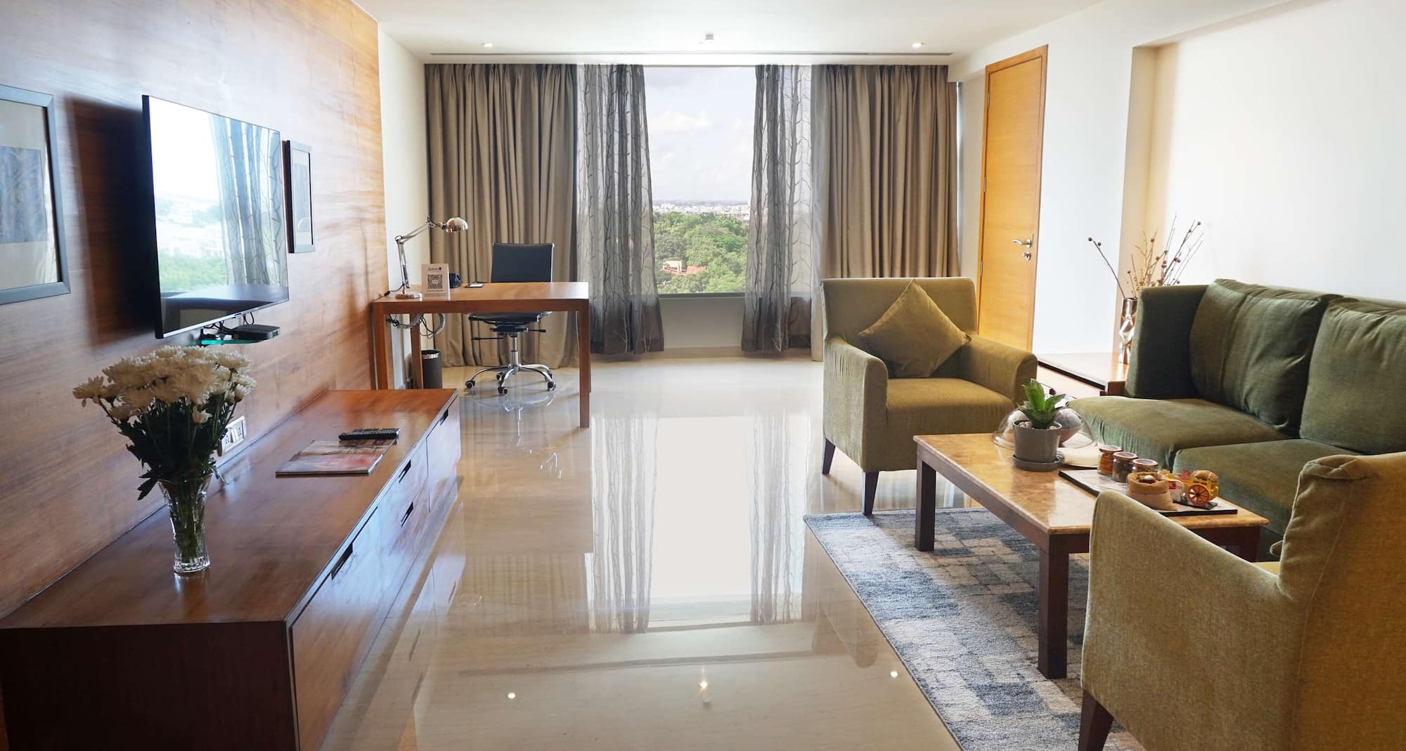 Radisson Blu Plaza Hotel, Hyderabad Banjara Hills - Presidential Suite