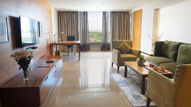 Radisson Blu Plaza Hotel, Hyderabad Banjara Hills - Presidential Suite