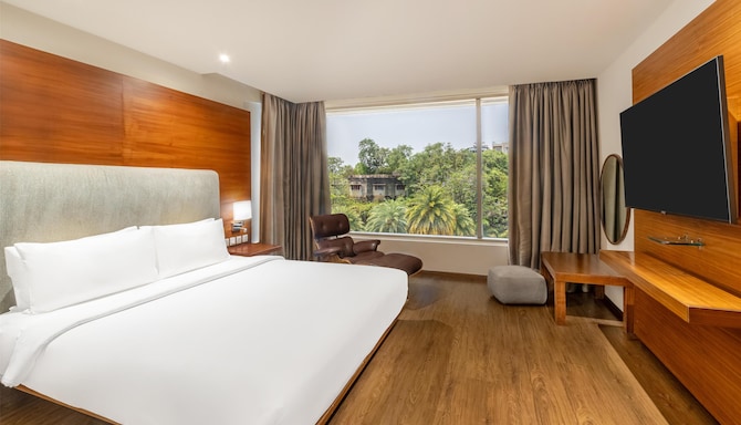 Radisson Blu Plaza Hotel, Hyderabad Banjara Hills - Executive Suite