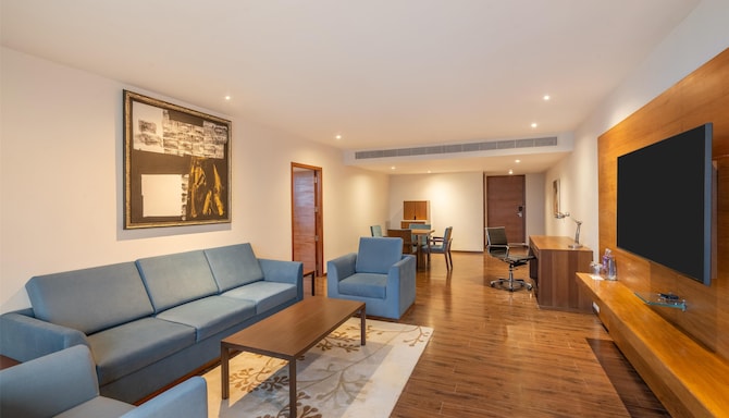 Radisson Blu Plaza Hotel, Hyderabad Banjara Hills - Presidential Suite