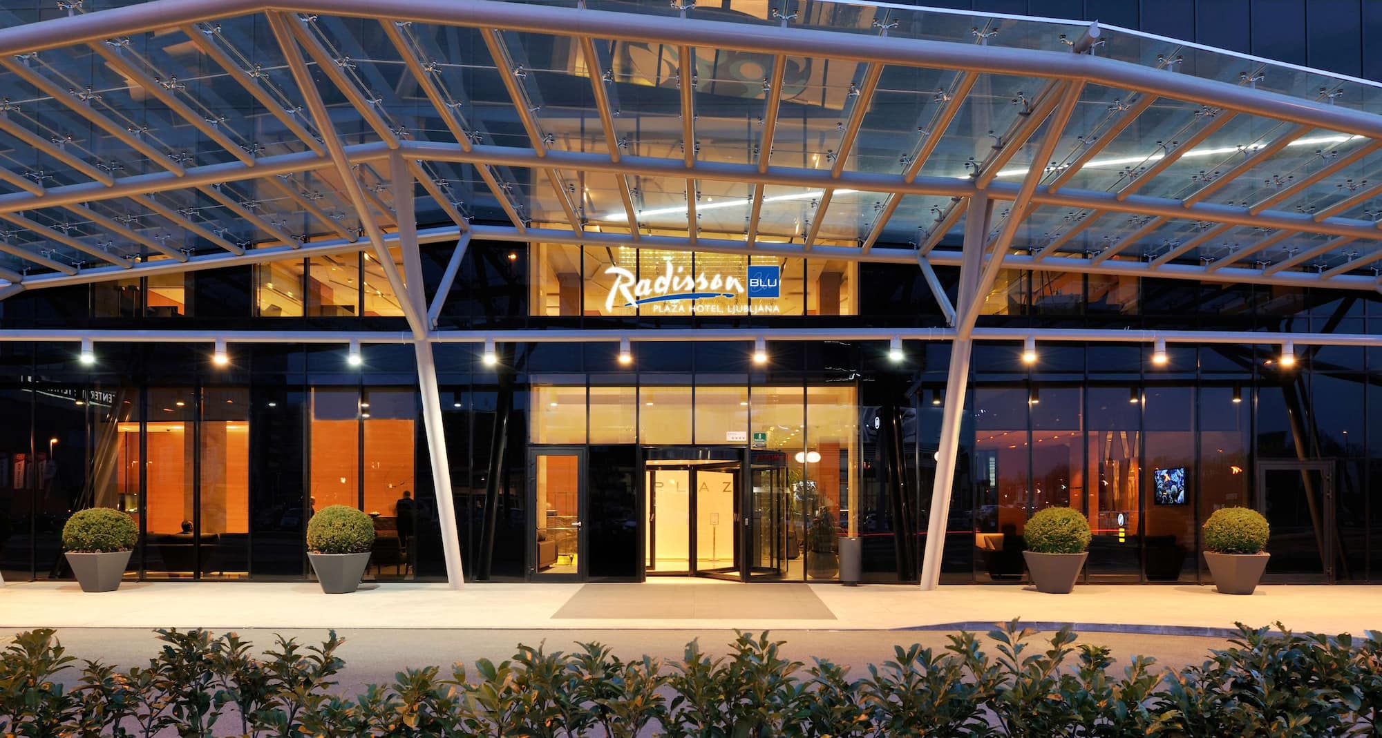 Radisson Blu Plaza Hotel, Ljubljana - Hotel Entrance
